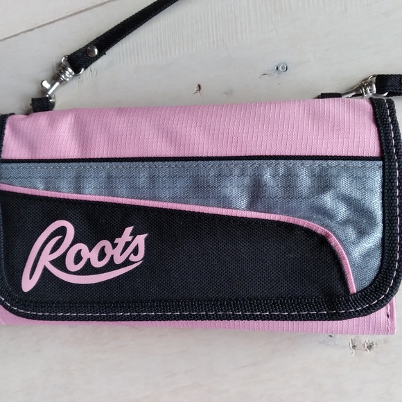 Roots Crossbody Wallet - Picture 2 of 7
